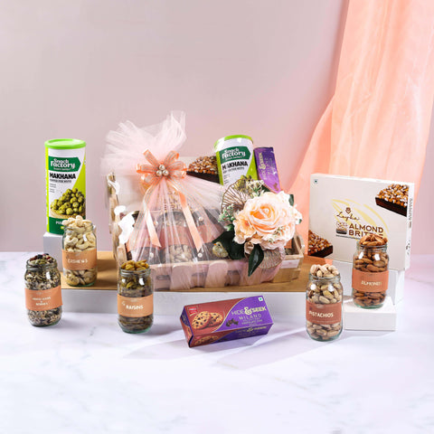 Gift Hamper Containing Dry Fruits Gift Hamper Containing Dry Fruits