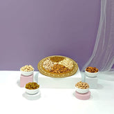 उपहार ट्रे, जिसमें काजू, बादाम, पिस्ता और किशमिश हैं