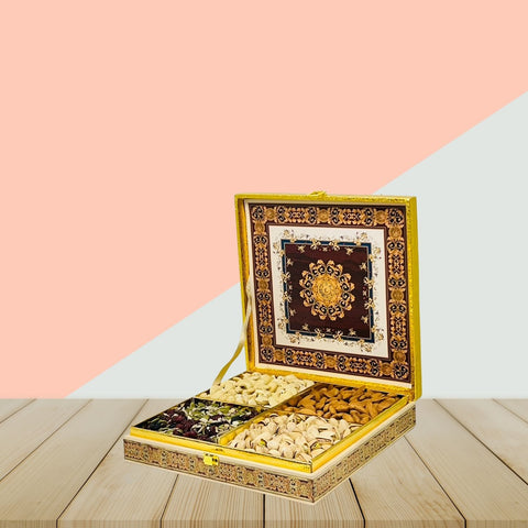 Gift Box, Square With 4 Premium Dry Fruits, 1 Kg Net Dry Fruits