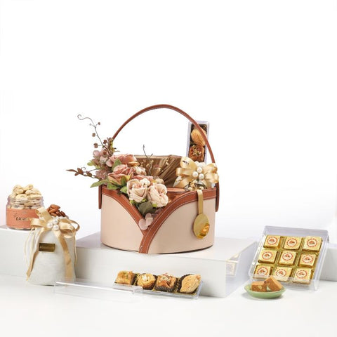 The Blush Luxe Basket, 680g Net Contents