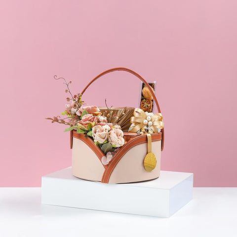 The Blush Luxe Basket, 680g Net Contents