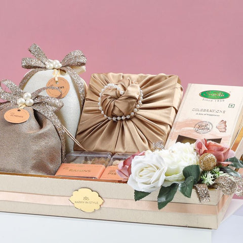 The Blush Luxe Basket, 1.410 Kg Net contents