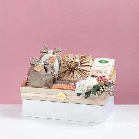 The Blush Luxe Basket, 1.410 Kg Net contents