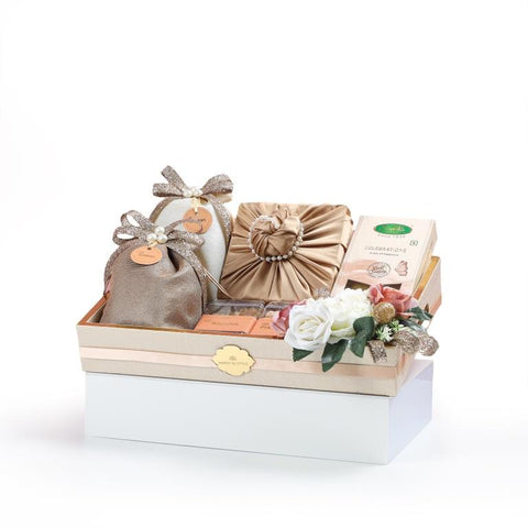 The Blush Luxe Basket, 1.410 Kg Net contents