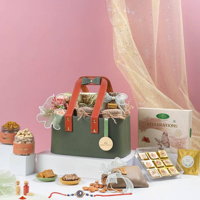 The Blush Luxe Basket, 950g net contents