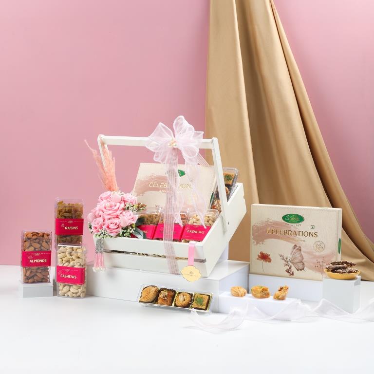 The Floral Pink Hamper, 740g Net contents