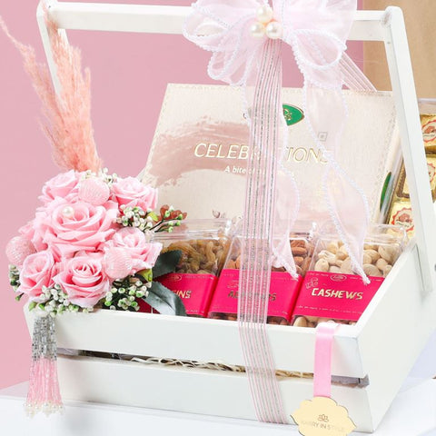 The Floral Pink Hamper, 740g Net contents