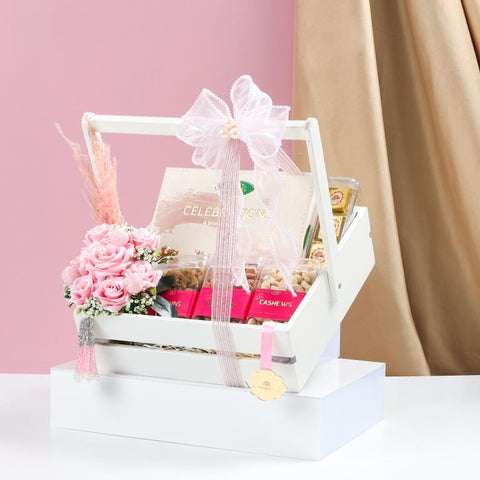 The Floral Pink Hamper, 740g Net contents