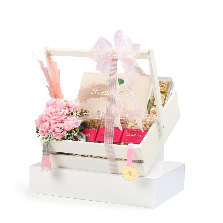 The Floral Pink Hamper, 740g Net contents