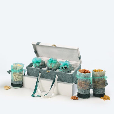 Trio Nut & Raisin Celebration Box, 600g Net Contents