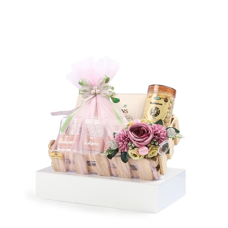 Blush Bloom Luxe Hamper, 900g Net Contents