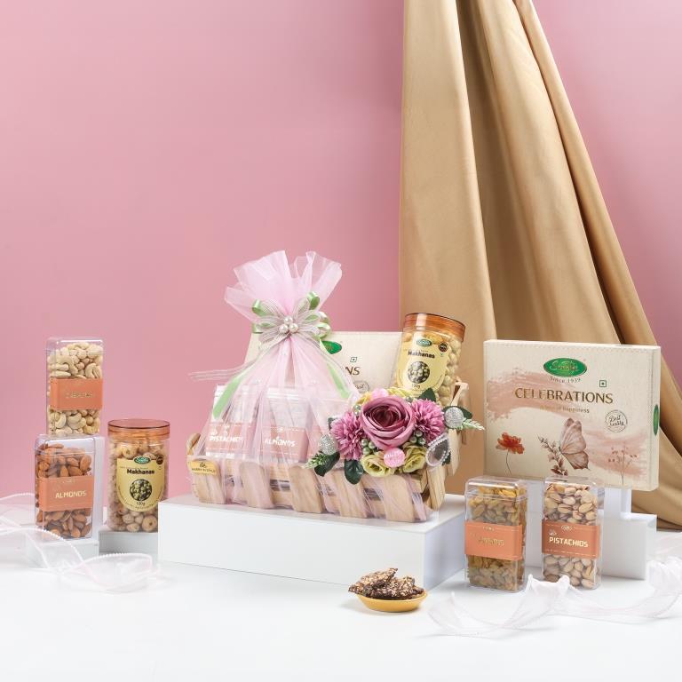 Blush Bloom Luxe Hamper, 900g Net Contents