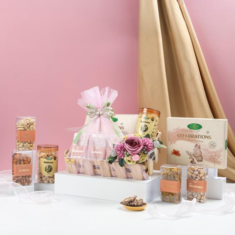 Blush Bloom Luxe Hamper, 900g Net Contents