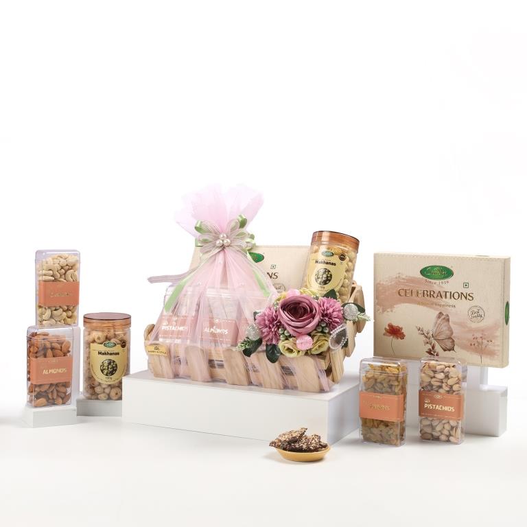 Blush Bloom Luxe Hamper, 900g Net Contents