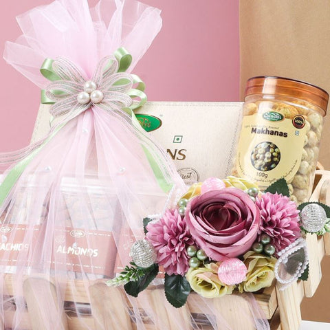 Blush Bloom Luxe Hamper, 900g Net Contents