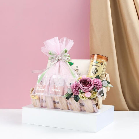 Blush Bloom Luxe Hamper, 900g Net Contents