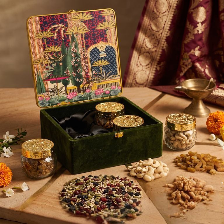 Classic Dry Fruits Gift Box Cashews Almonds Seeds Raisins — additional view 3