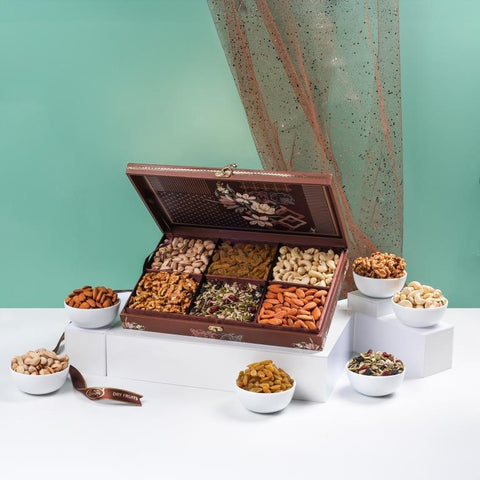 Grand Six-Delight Nut & Berry Gift Box, 900g Net Contents