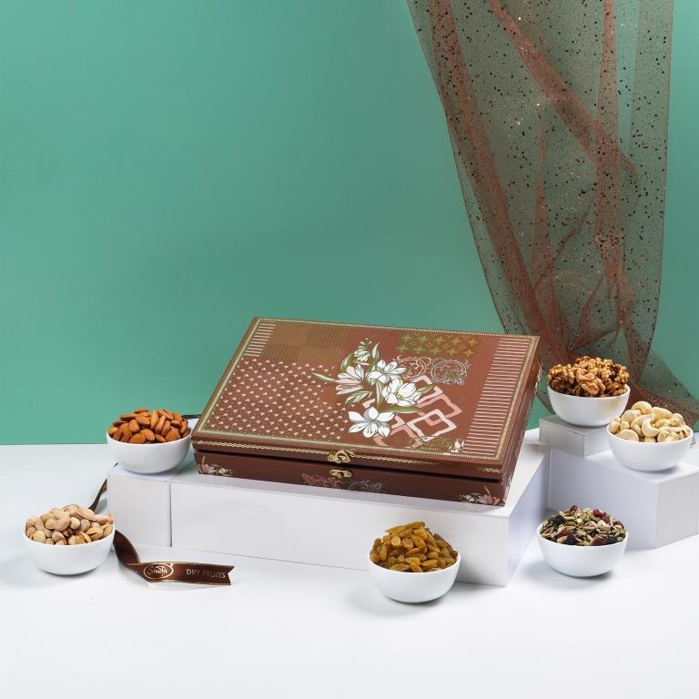 Grand Six-Delight Nut & Berry Gift Box, 900g Net Contents