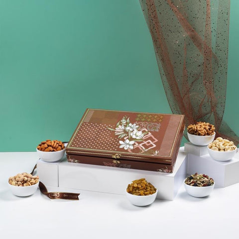 Grand Six-Delight Nut & Berry Gift Box, 900g Net Contents