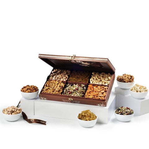 Grand Six-Delight Nut & Berry Gift Box, 900g Net Contents
