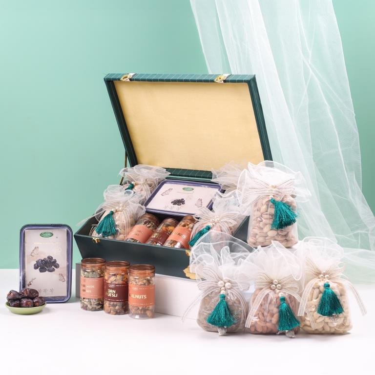 The Royal Green Deluxe Dry Fruits & Wellness Box, 1.570 Kg Net Contents