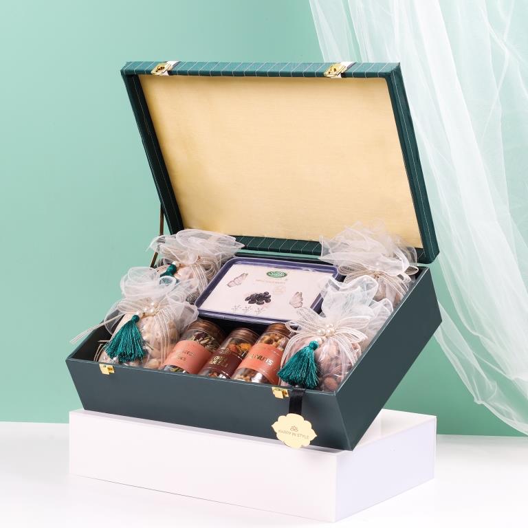 The Royal Green Deluxe Dry Fruits & Wellness Box, 1.570 Kg Net Contents