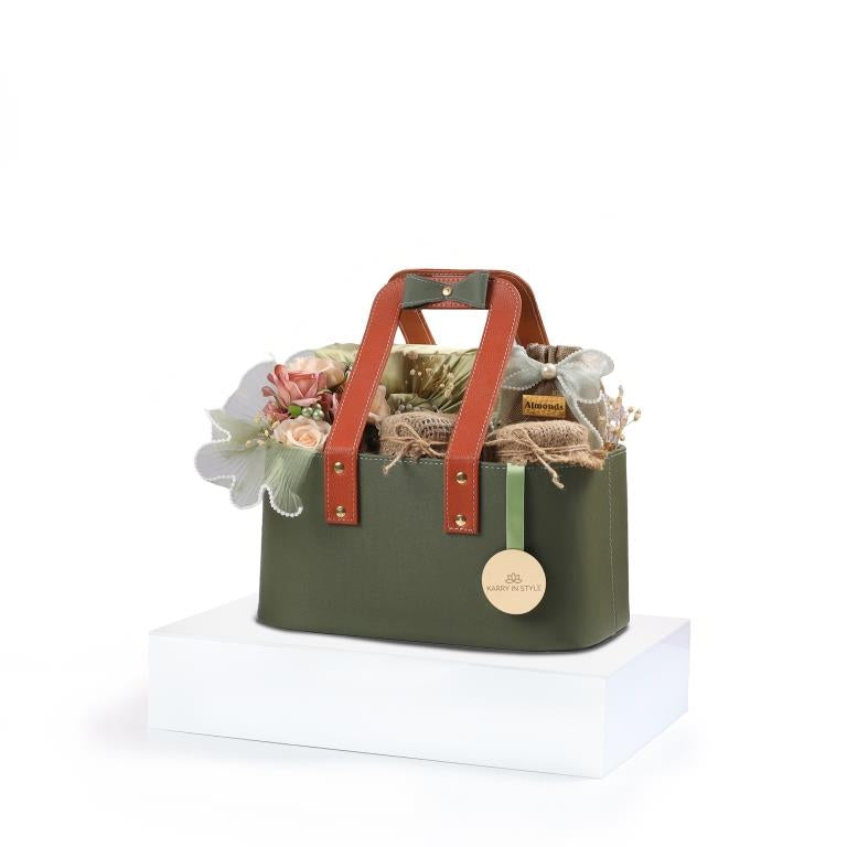 The Blush Luxe Basket, 950g net contents