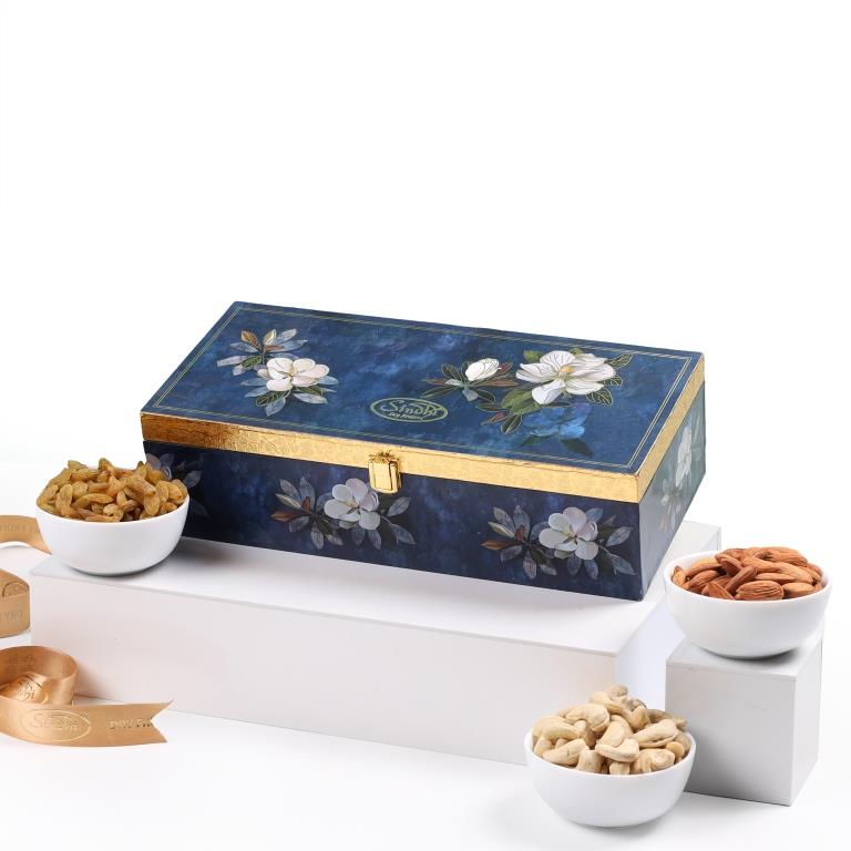 Elegant Trio Nut & Raisins Gift Box, 570g Net Contents