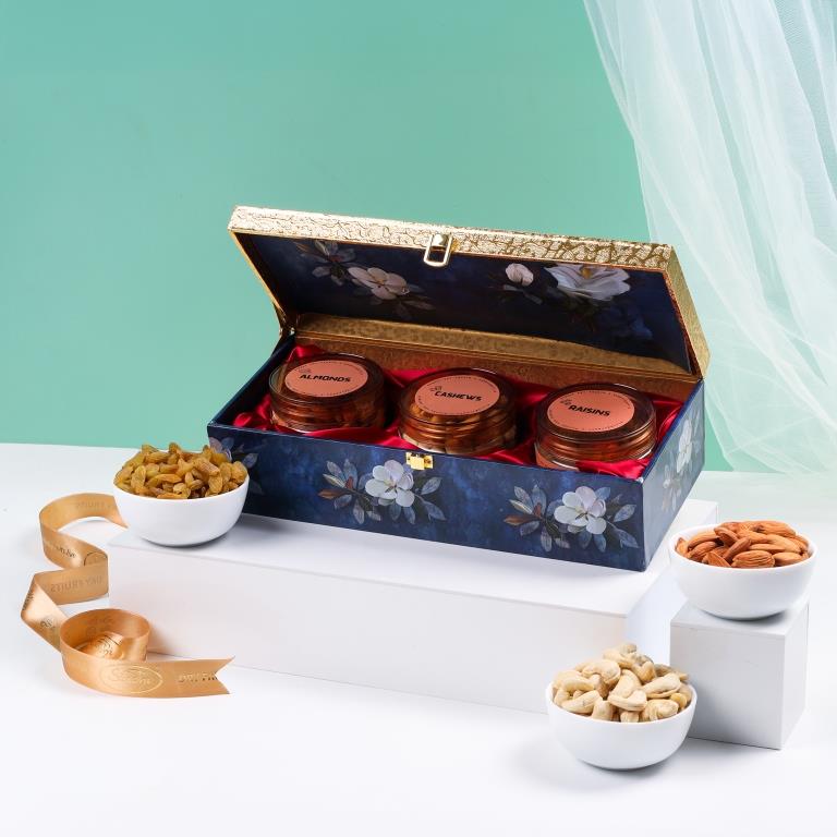 Elegant Trio Nut & Raisins Gift Box, 570g Net Contents
