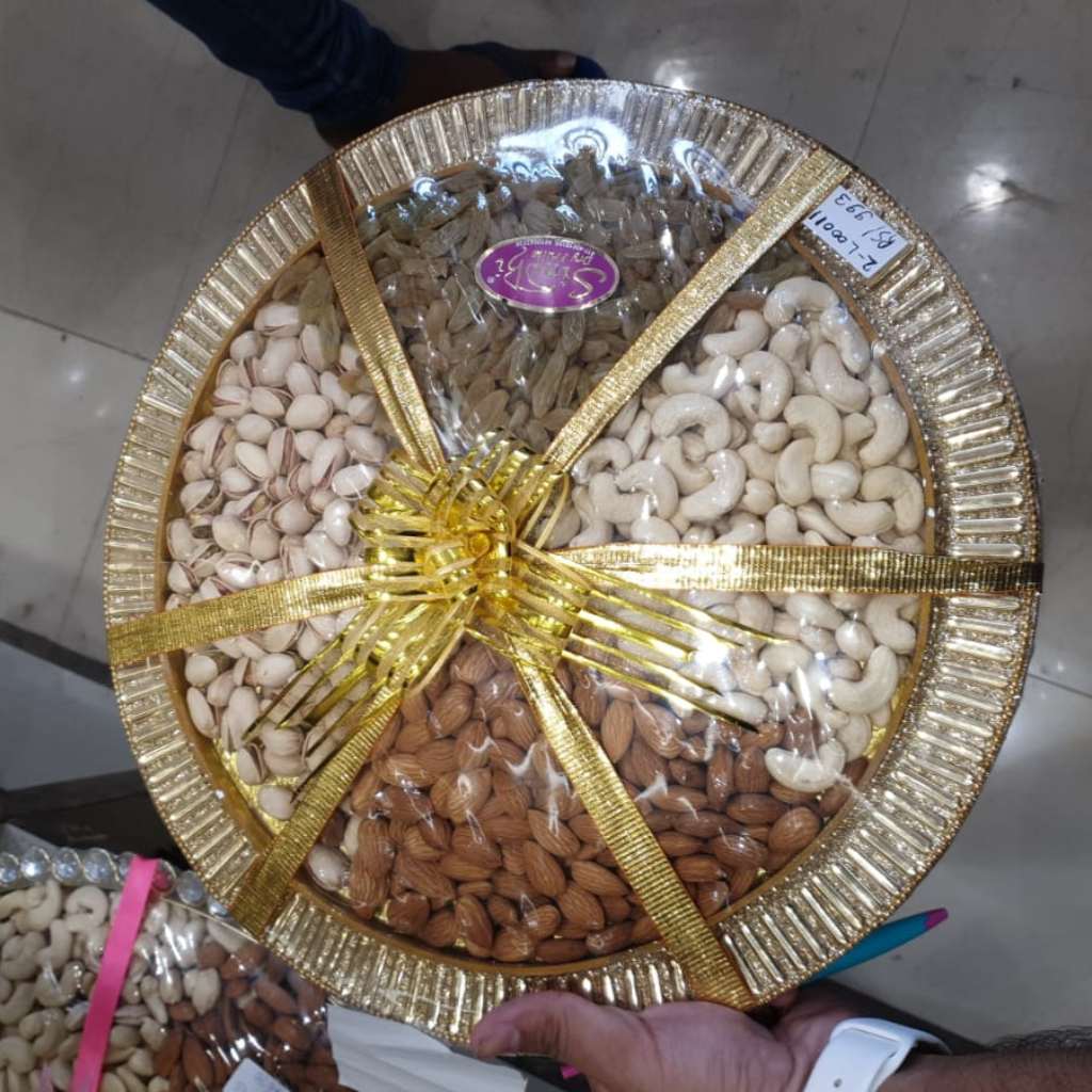 Premium Quality Dry Fruits in a Wooden Tray - 600g