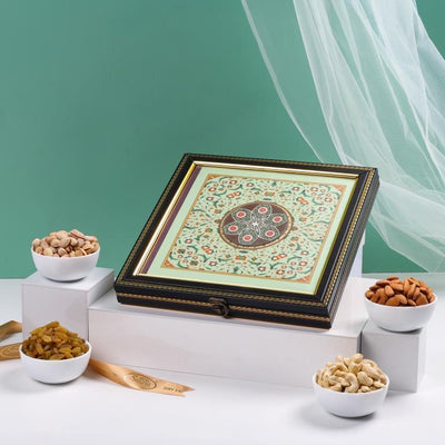 Elegant Quartet Nuts & Raisins Box, 600g Net Contents