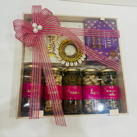 Premium Gift Hamper Containing Dry fruits 1280