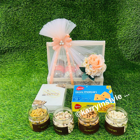 Premium Gift Hamper Containing Dry Fruits