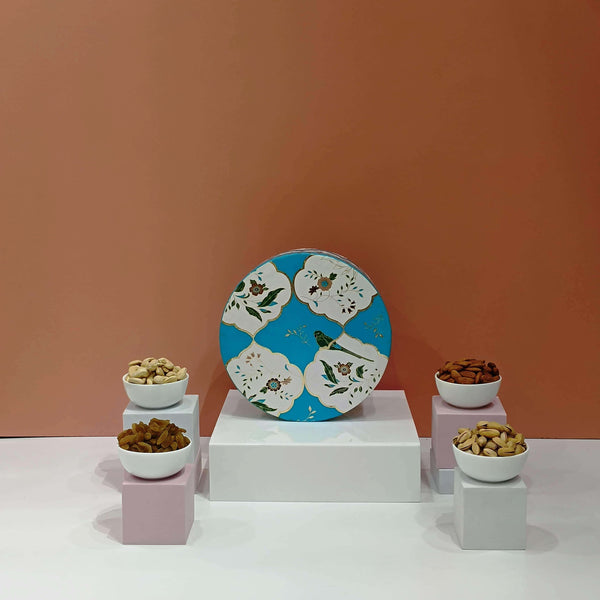 Grand Indulgence Nut & Raisin Box, 760g Net Contents