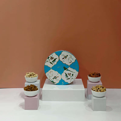 Grand Indulgence Nut & Raisin Box, 760g Net Contents