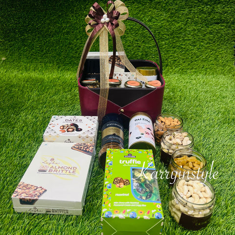 Premium Gift Hamper Containing Dry Fruits