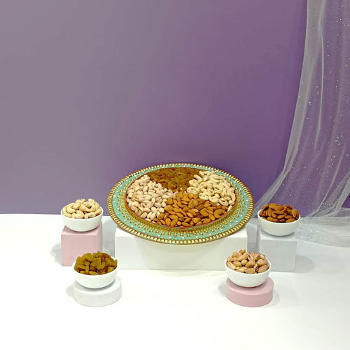 Gift Tray, Containing Cashews, Almonds, Pistachios and Raisins