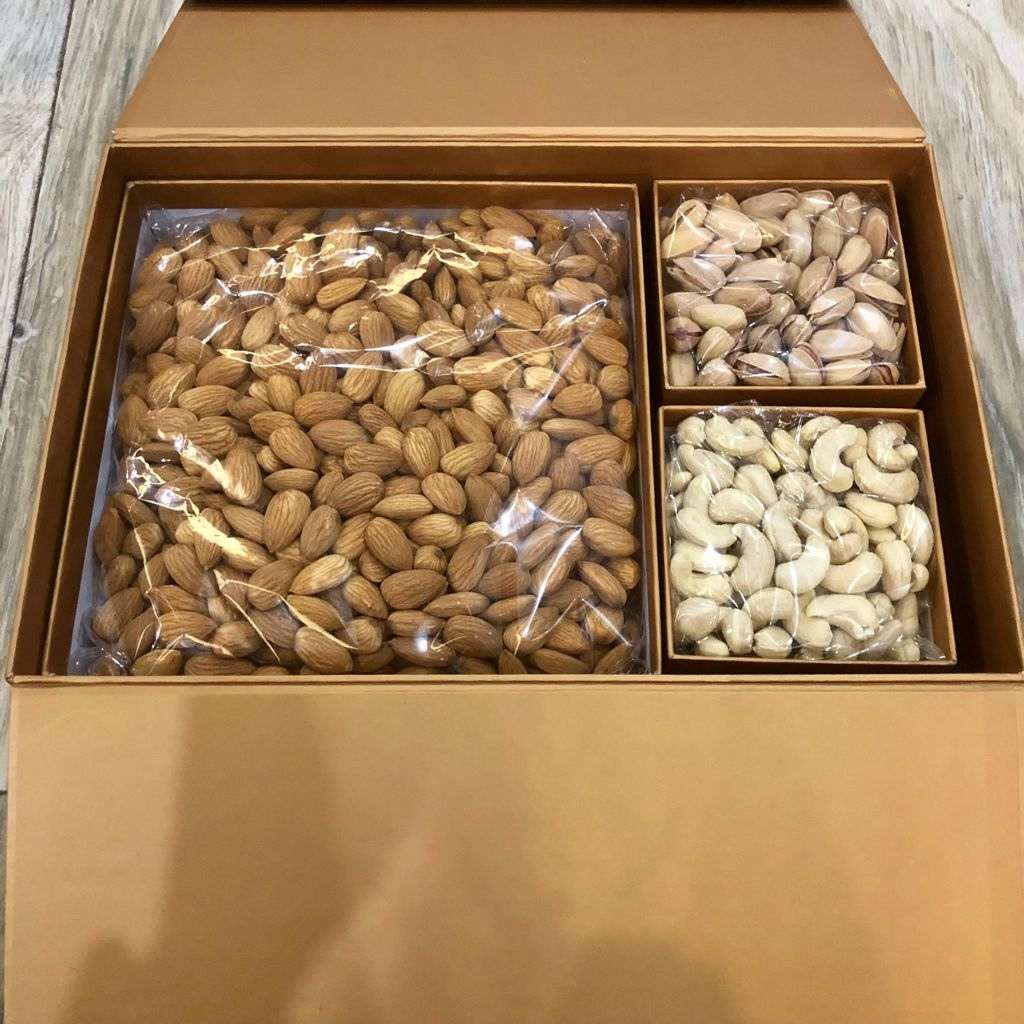Hamper Box With Approx 1.4 Kgs Dry Fruits - Sindhi Dry Fruits